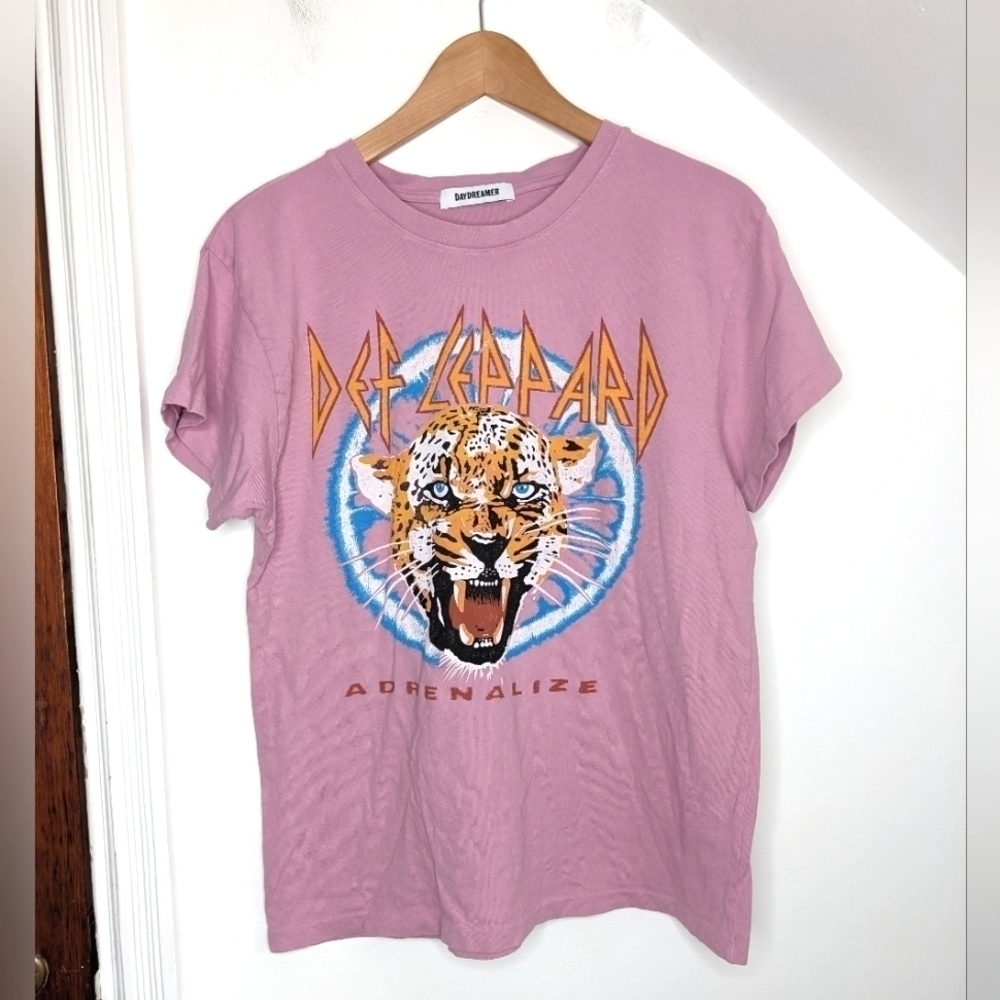 DAYDREAMER Def Leppard Adrenalize Tour Tee NEW Size M Graphic Band Lilac